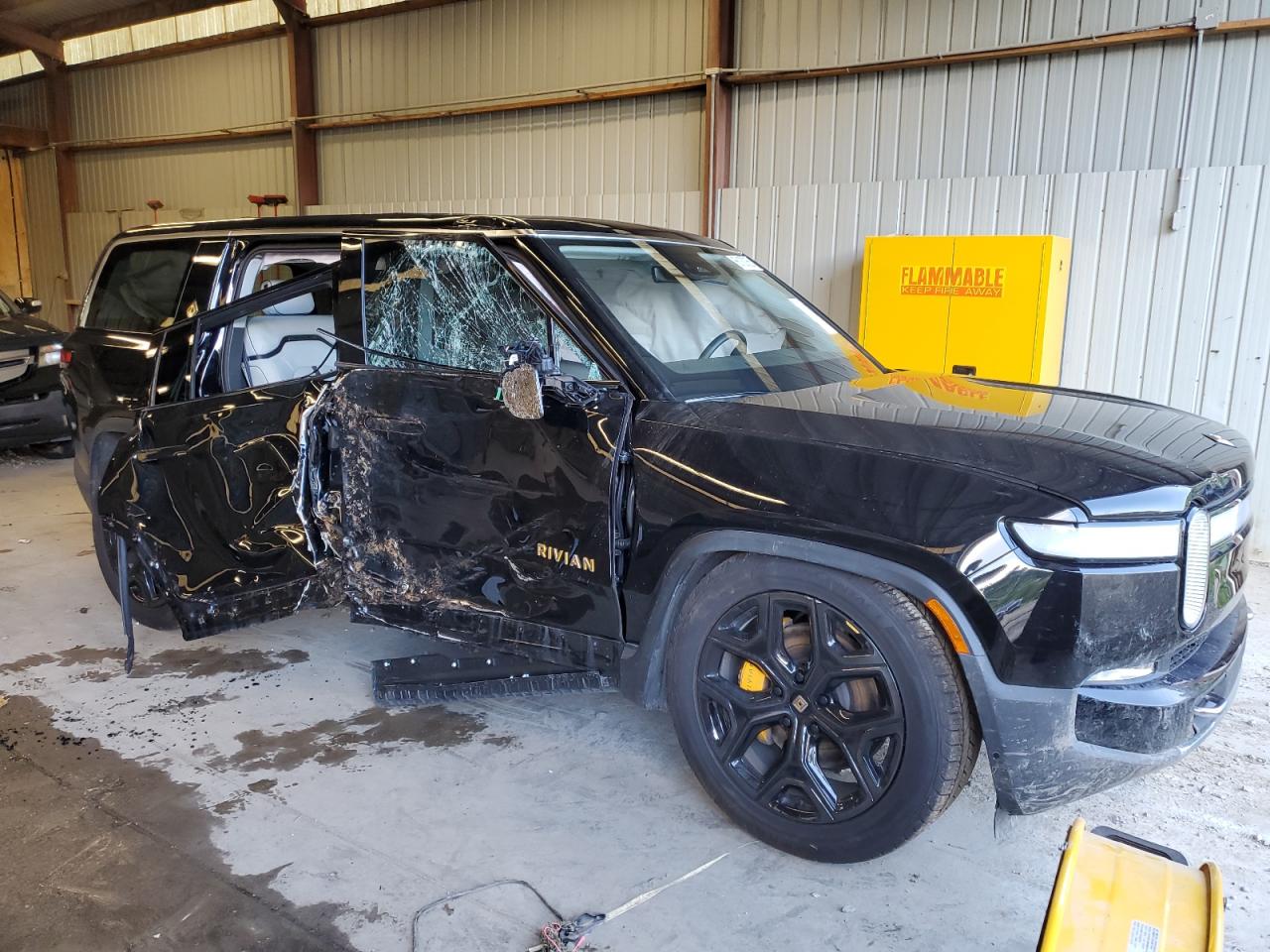 RIVIAN R1S ADVENTURE