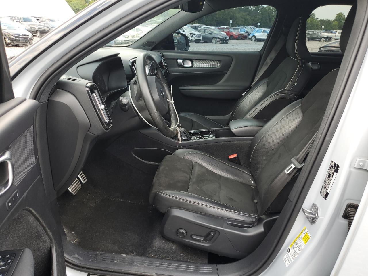 VOLVO XC40 T5 R-DESIGN