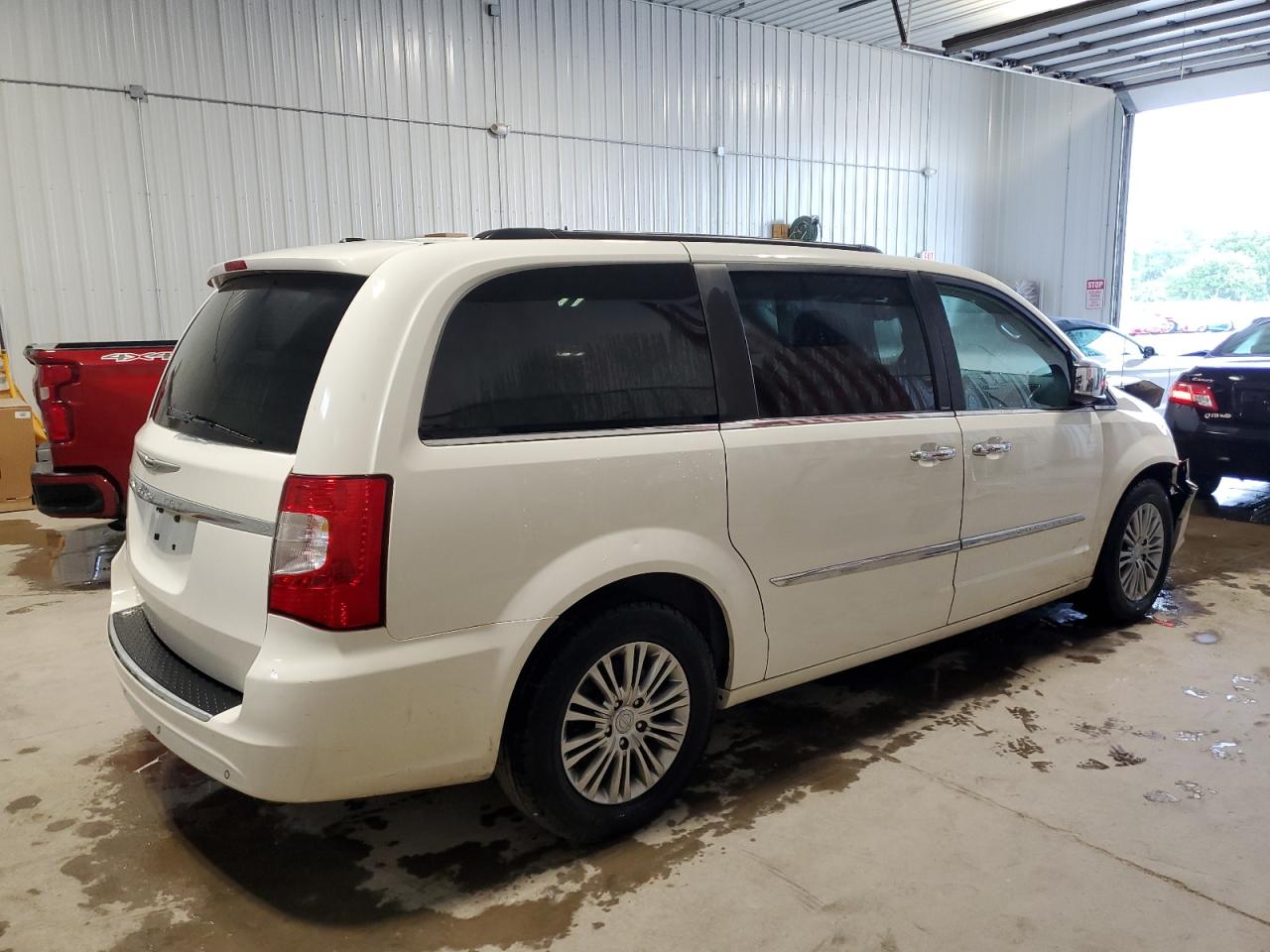 CHRYSLER TOWN & COUNTRY TOURING L