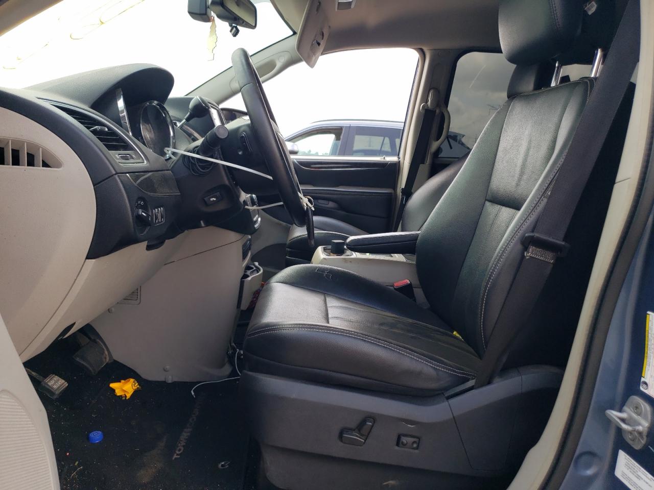 CHRYSLER TOWN & COUNTRY TOURING L