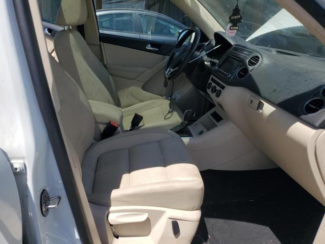 2015 VOLKSWAGEN TIGUAN S WVGAV7AX8FW607159