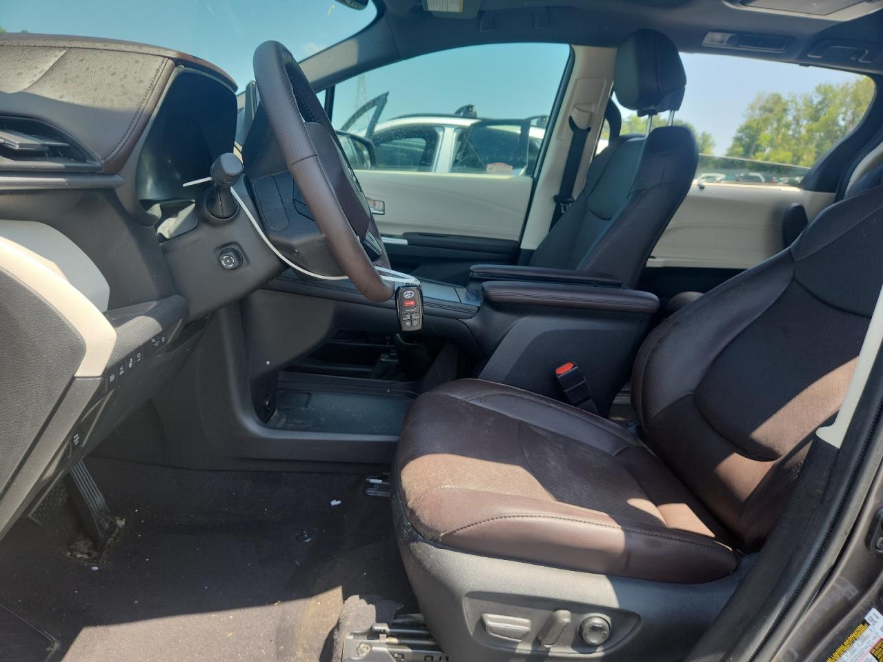 TOYOTA SIENNA LIMITED