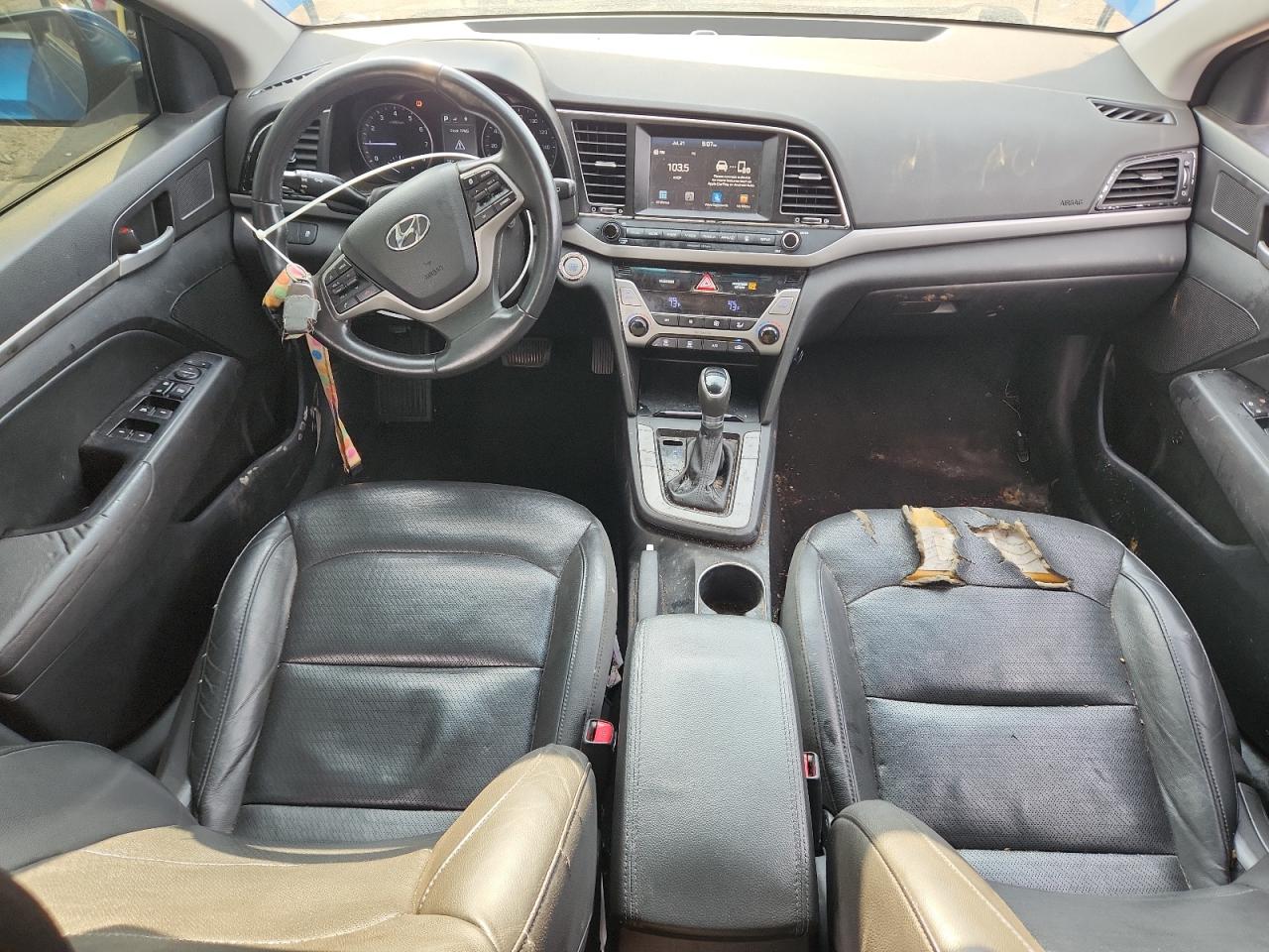 HYUNDAI ELANTRA SE