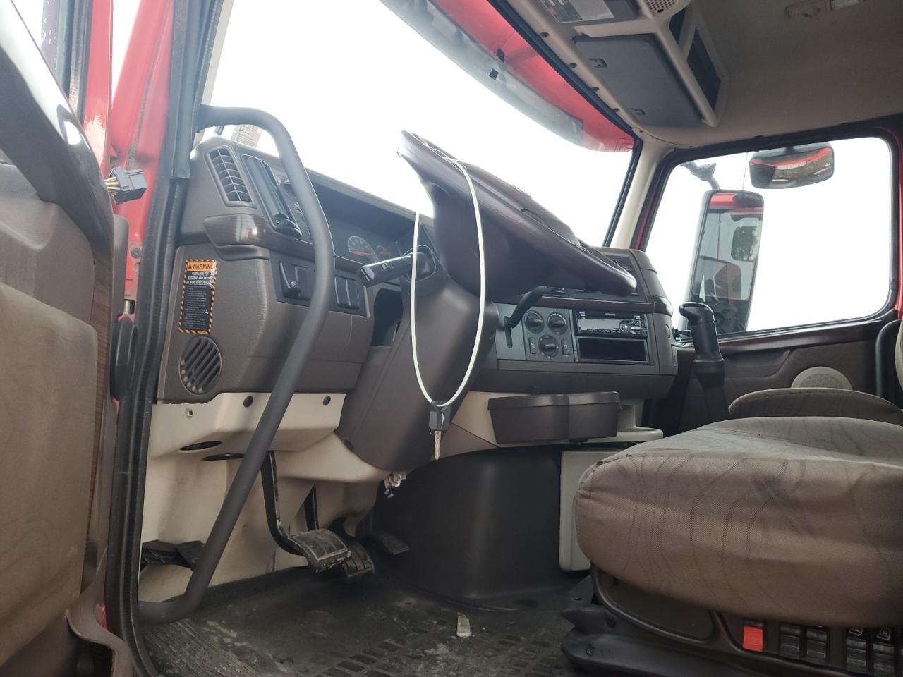 Lot #3217637425 2018 VOLVO VNL