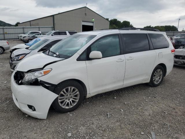 TOYOTA SIENNA XLE