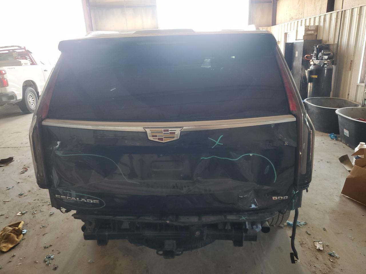 CADILLAC ESCALADE PREMIUM LUXURY