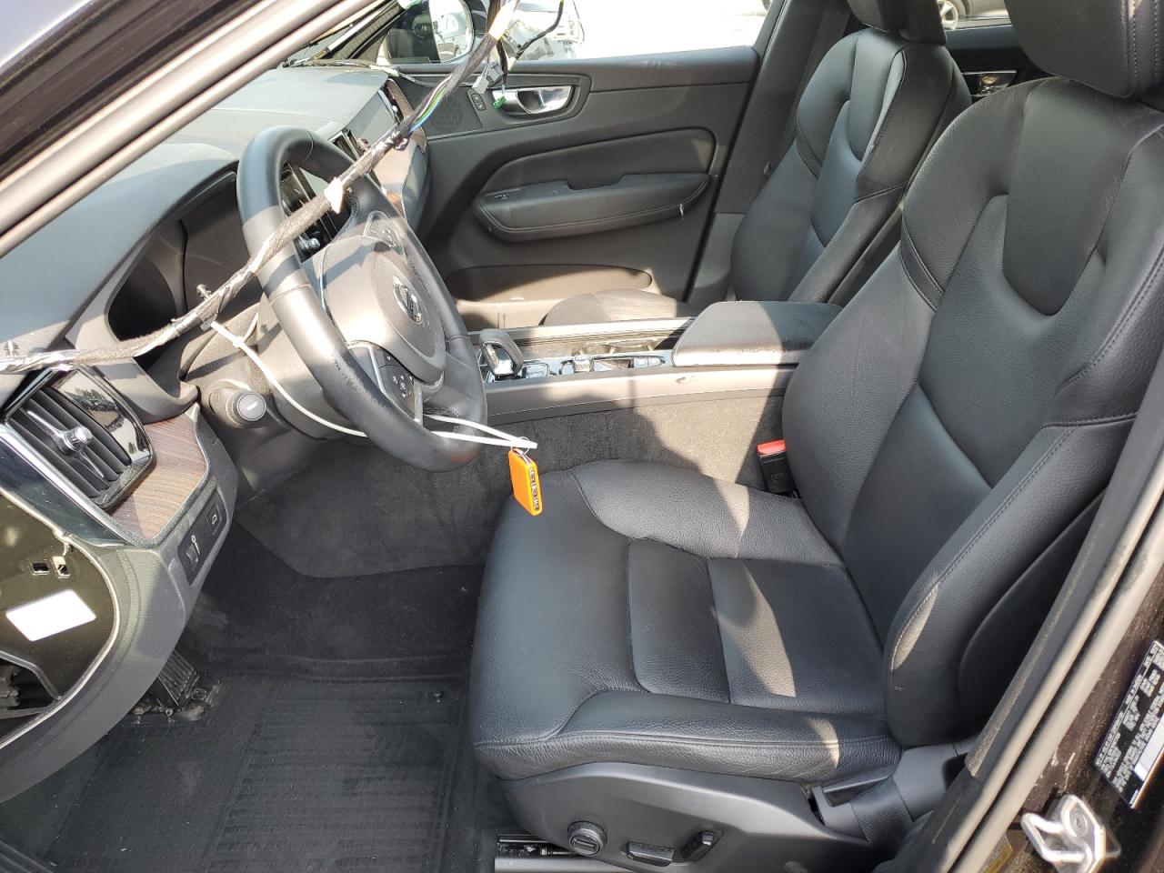 VOLVO XC60 B5 MOMENTUM