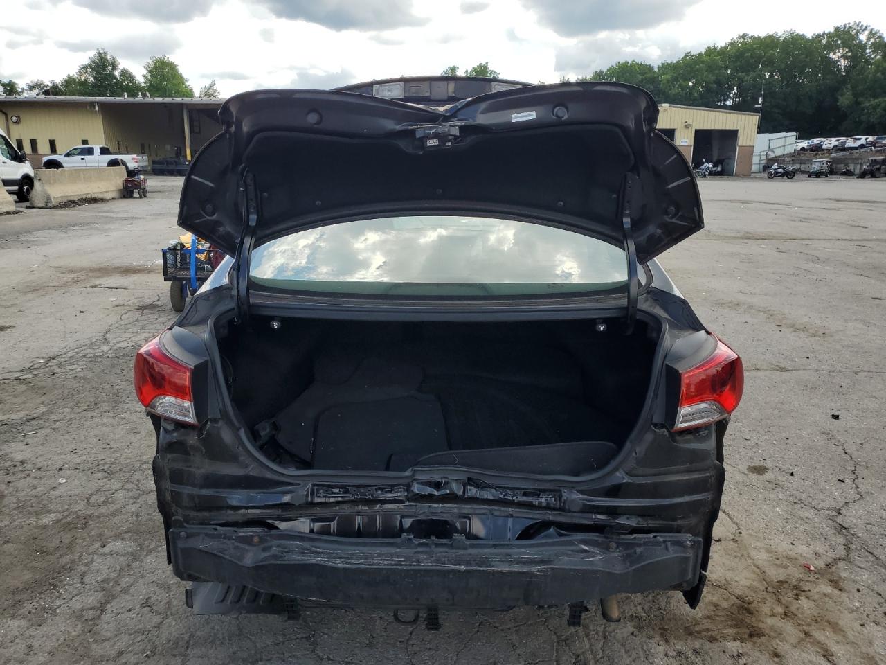 Hyundai Elantra gl 2013