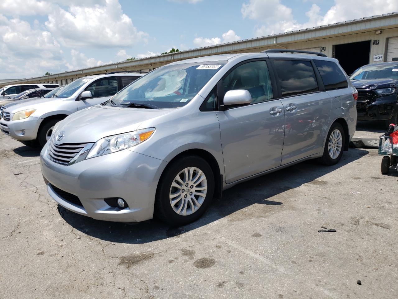 TOYOTA SIENNA XLE