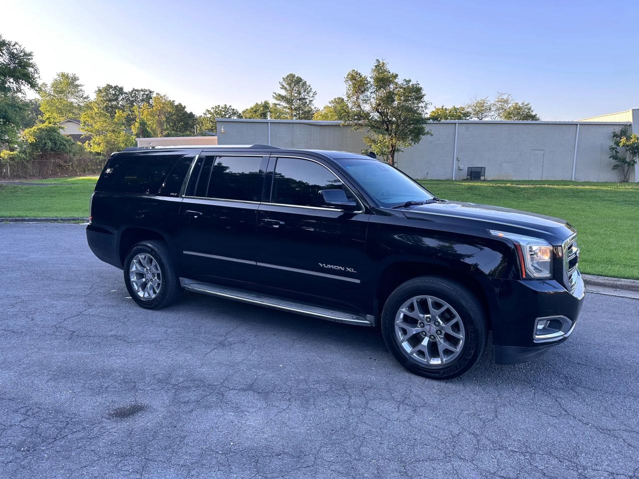 GMC YUKON C1500 SLT