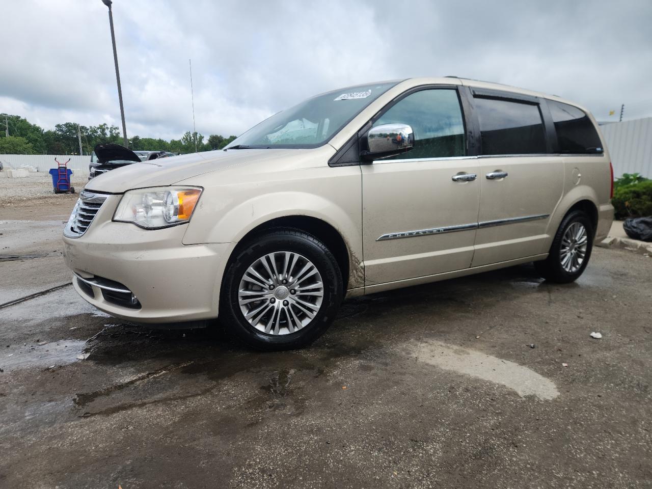 CHRYSLER TOWN & COUNTRY TOURING L