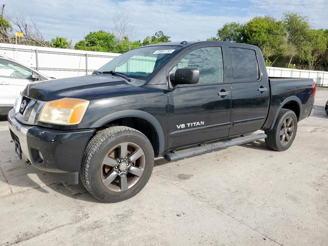 NISSAN TITAN S