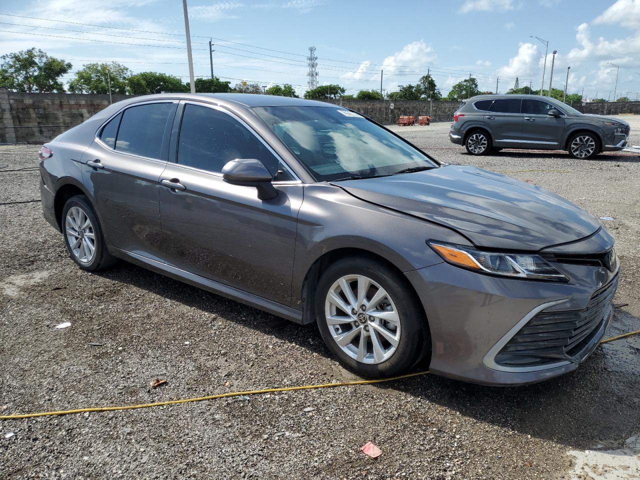 Toyota Camry le 2023
