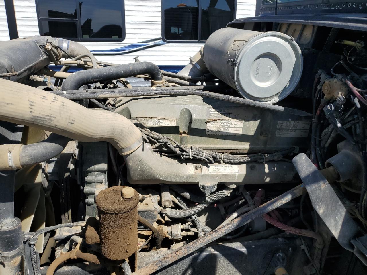 Lot #3211177647 2001 FREIGHTLINER FLD120