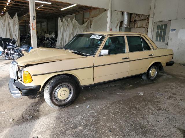 MERCEDES-BENZ 240 D