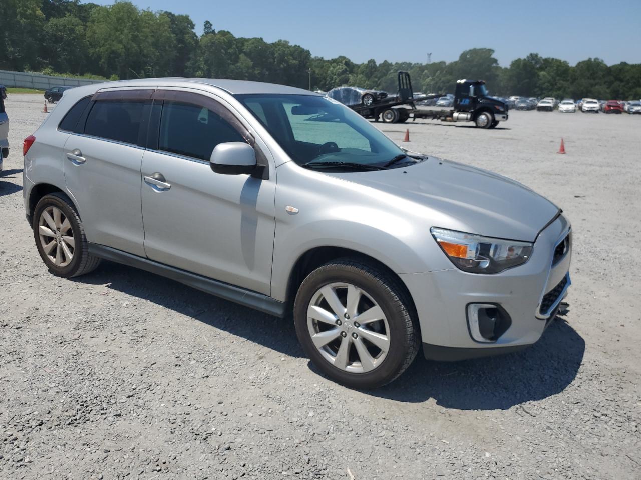 MITSUBISHI OUTLANDER SE