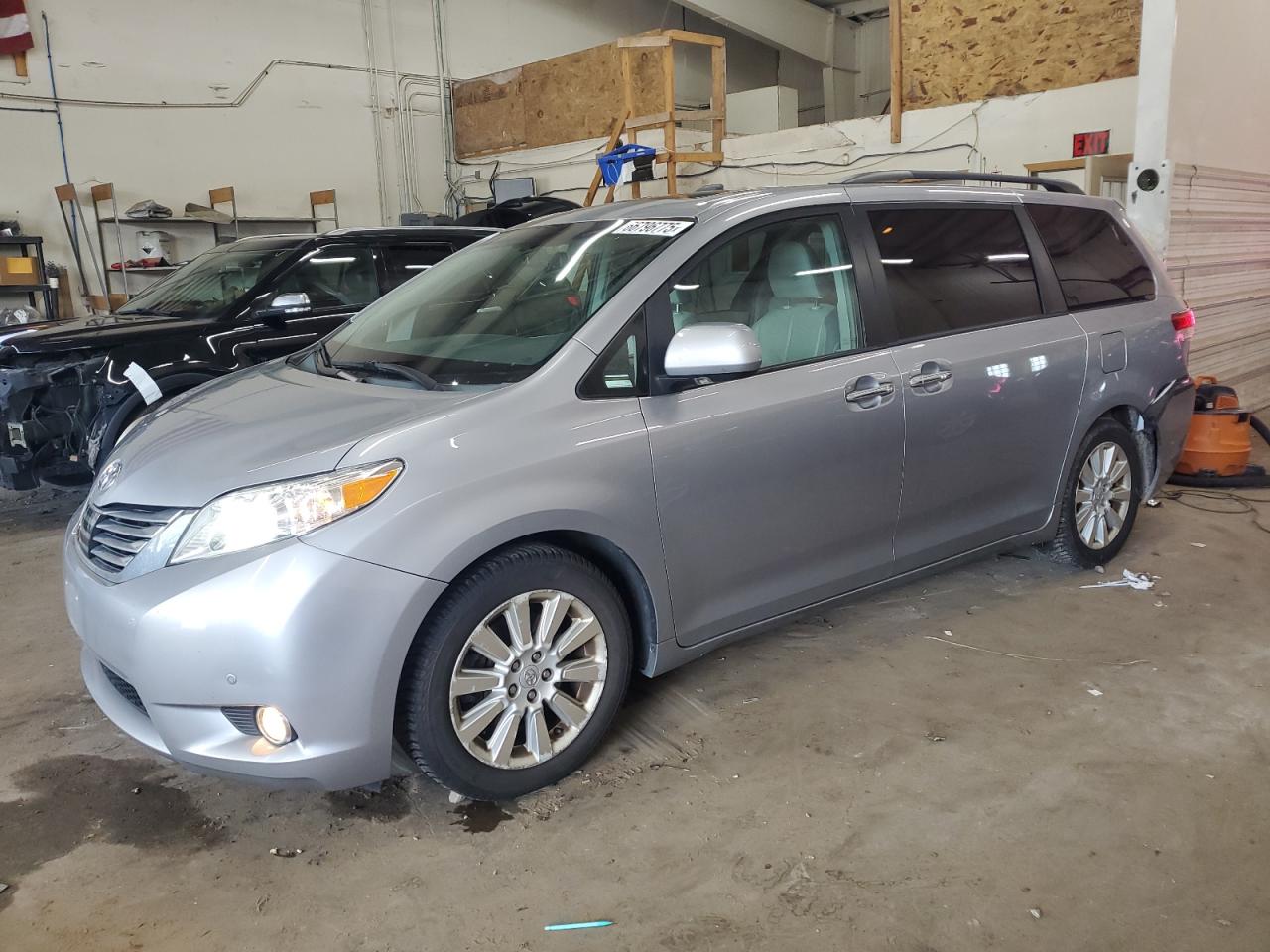 TOYOTA SIENNA XLE