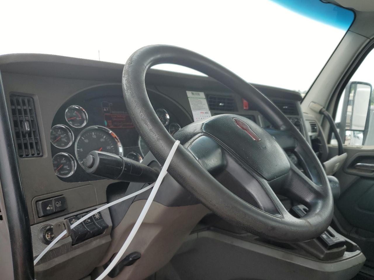 Lot #3202942765 2015 KENWORTH T680