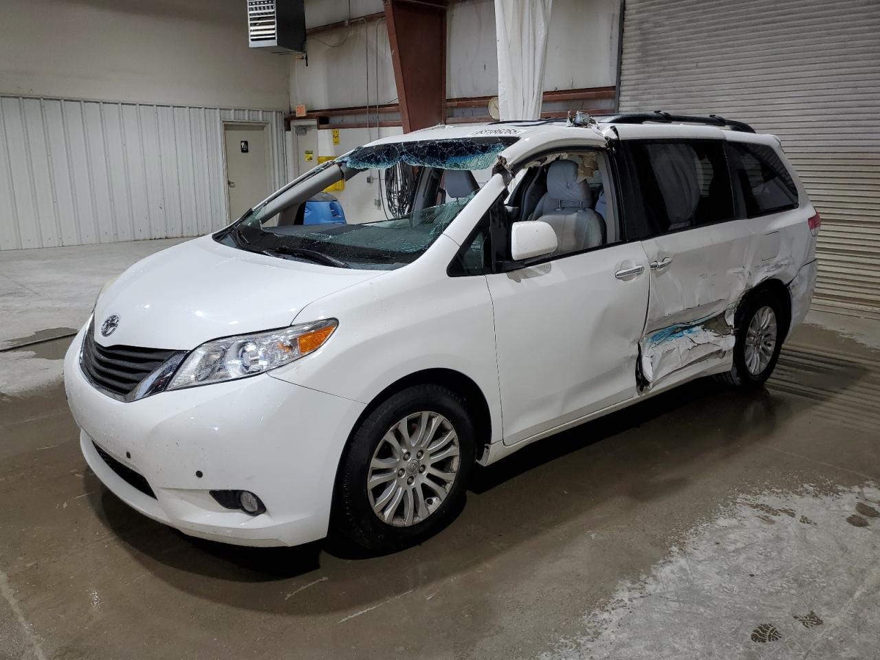 TOYOTA SIENNA XLE