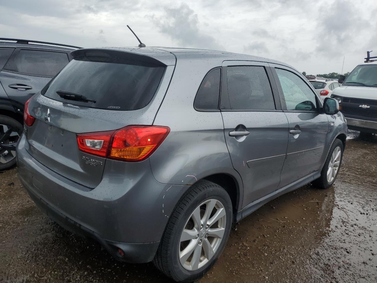 MITSUBISHI OUTLANDER ES