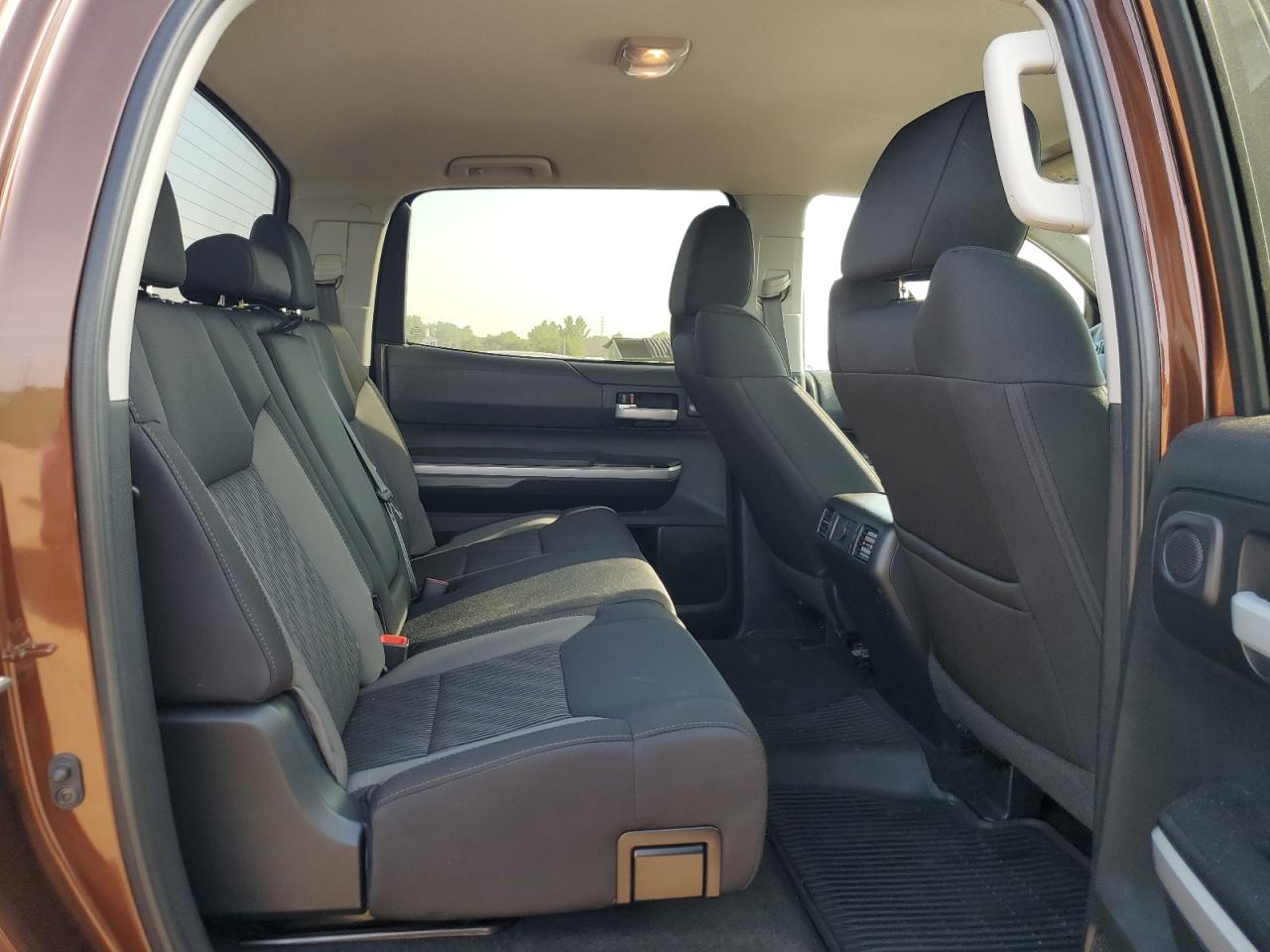 TOYOTA TUNDRA CREWMAX SR5