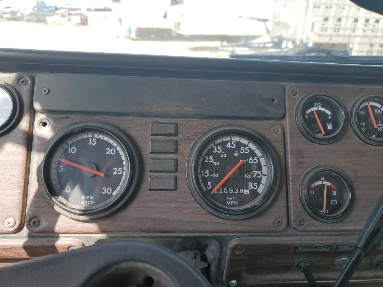 Lot #3311727217 2002 FREIGHTLINER CONVENTION