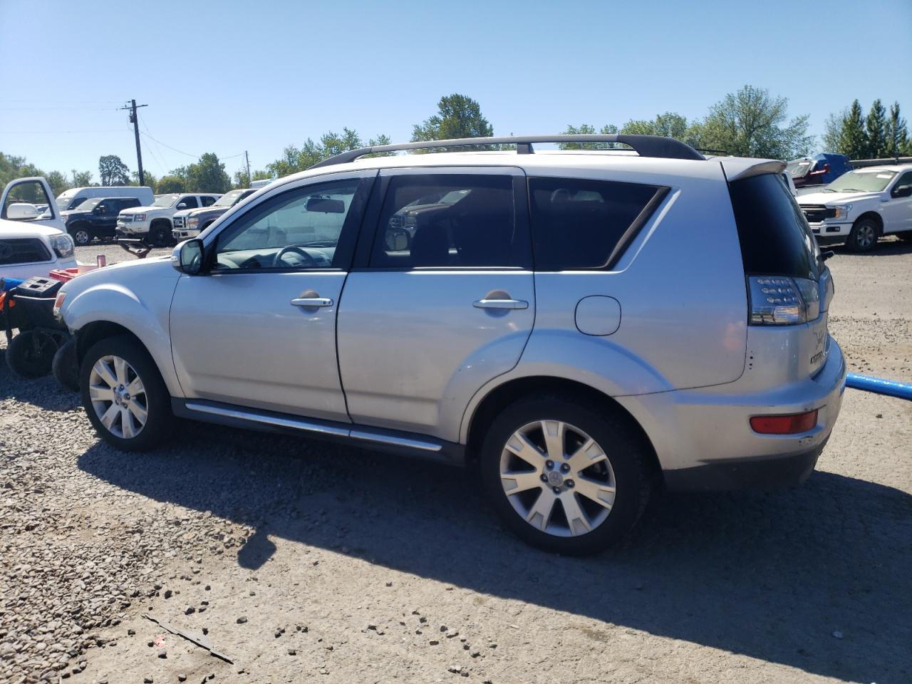 MITSUBISHI OUTLANDER SE