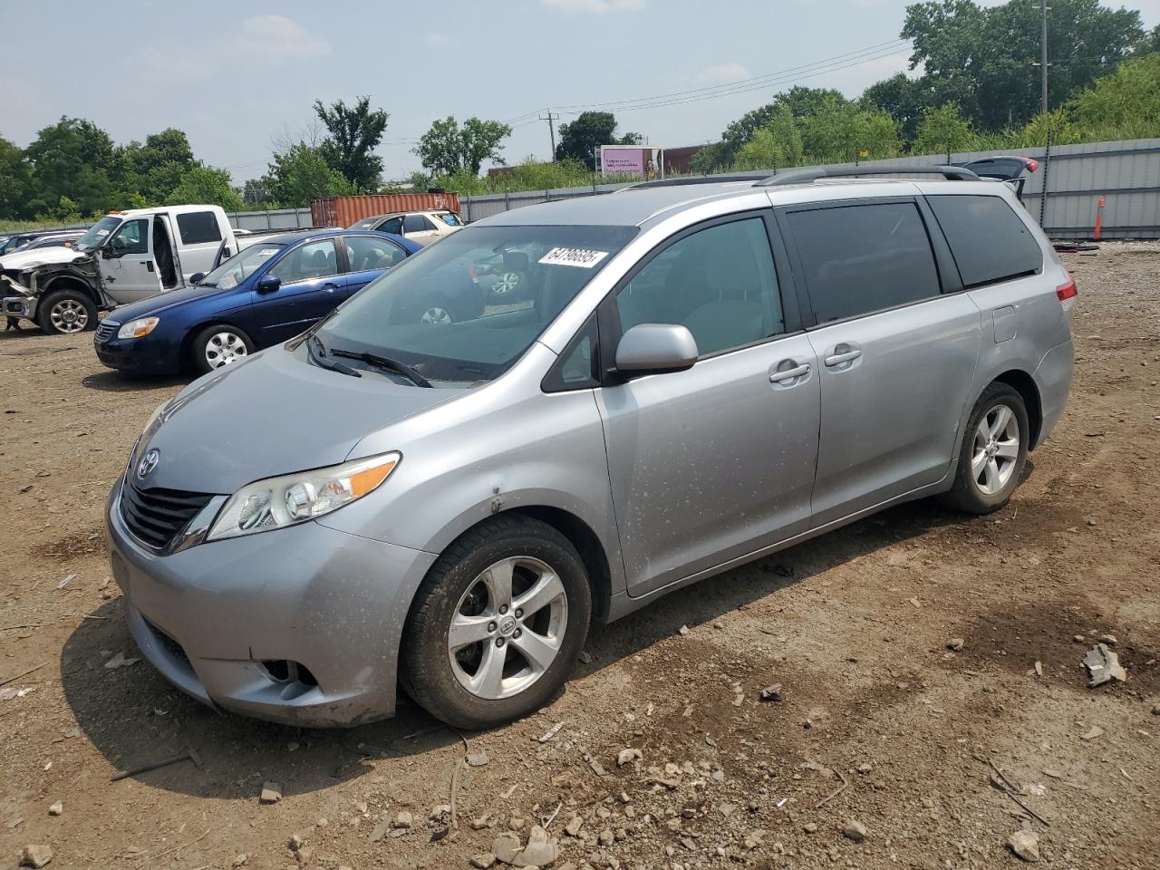  Salvage Toyota Sienna