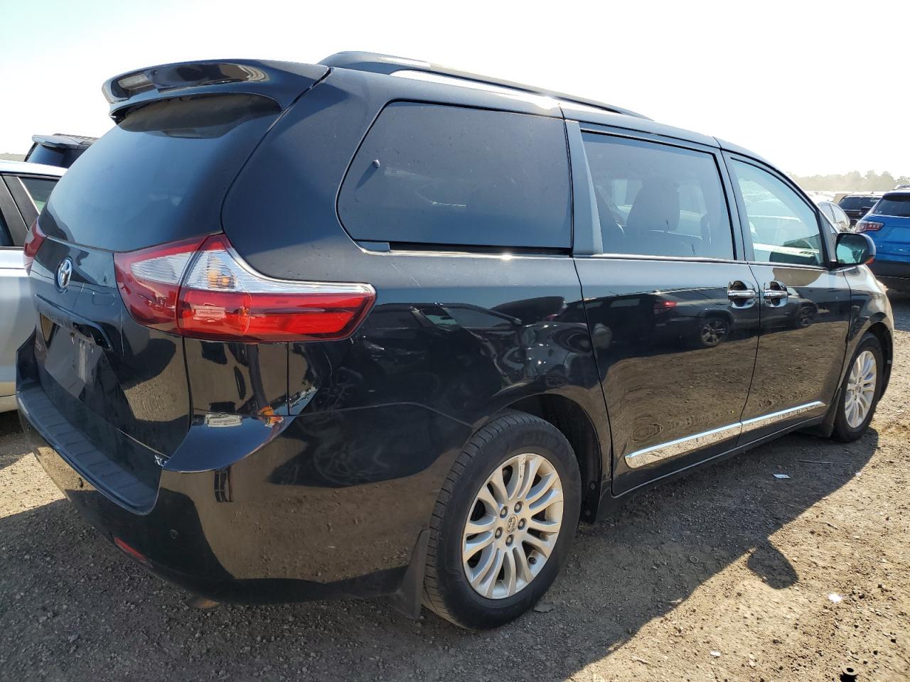 TOYOTA SIENNA XLE