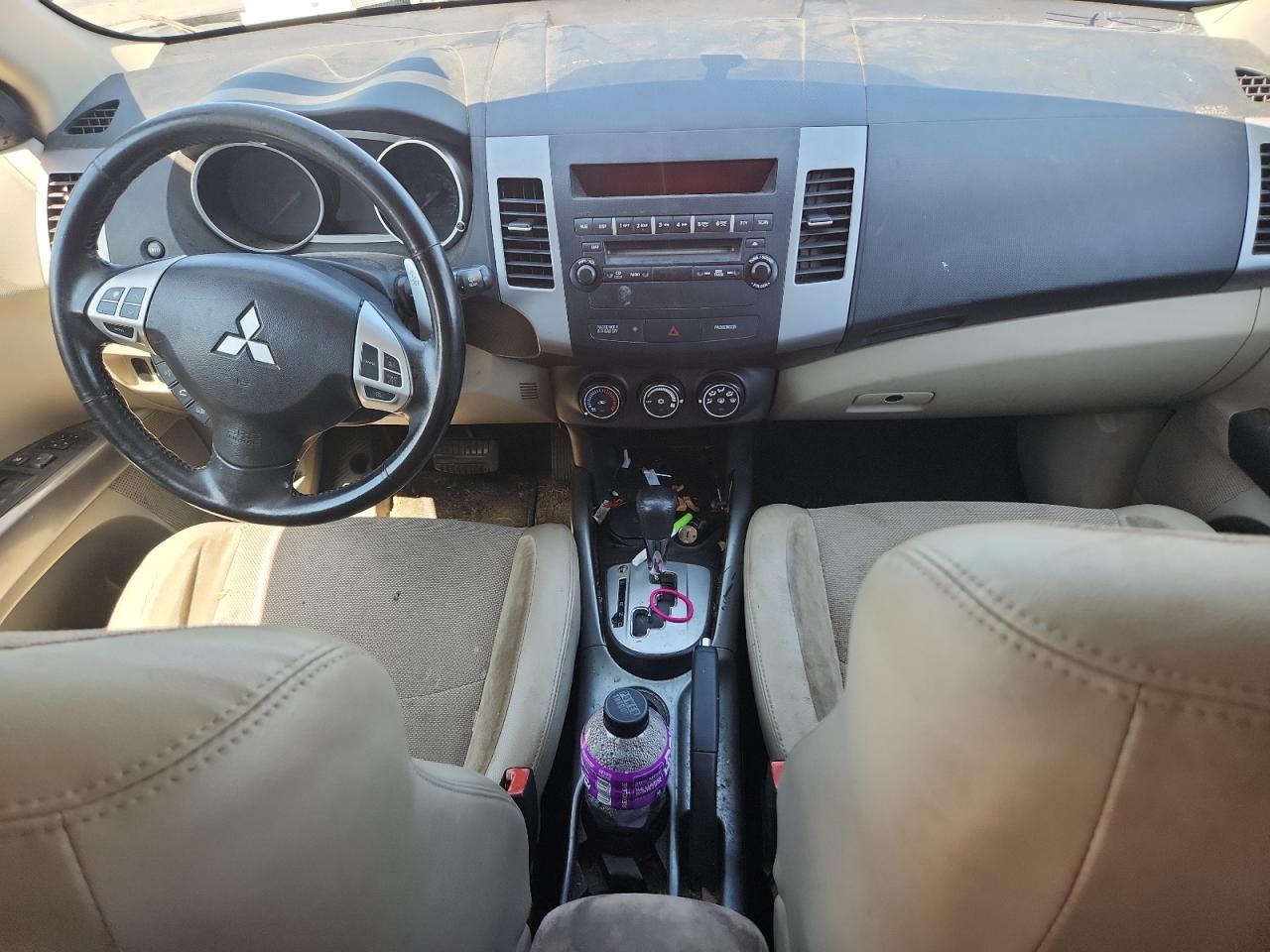 MITSUBISHI OUTLANDER SE