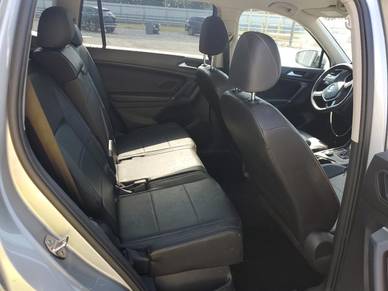 VOLKSWAGEN TIGUAN SE