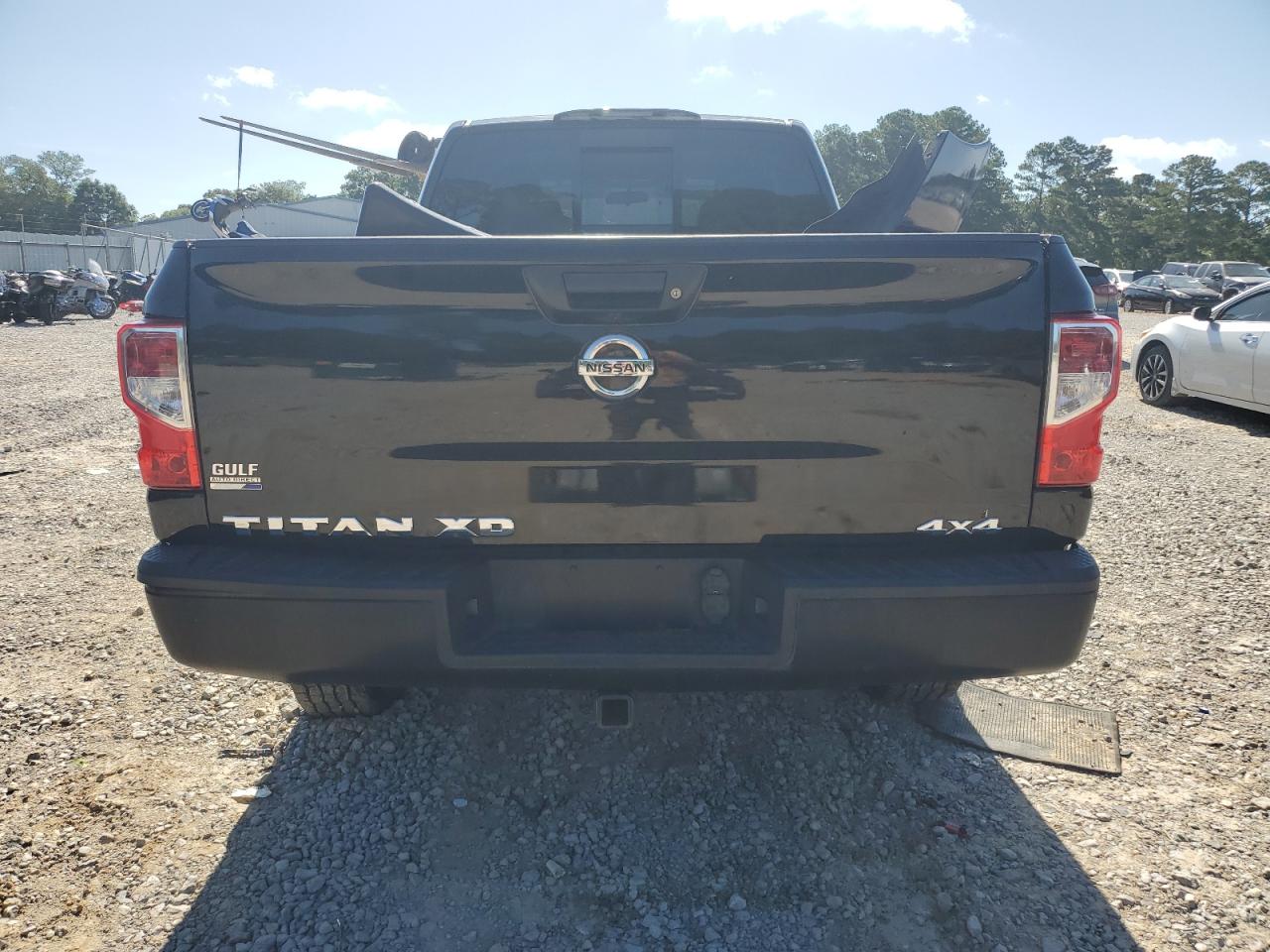 NISSAN TITAN S