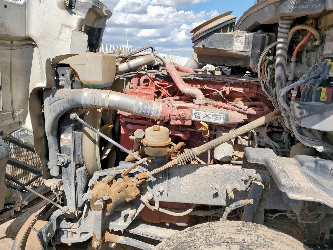 Lot #3303628928 2018 PETERBILT TRACTOR 579