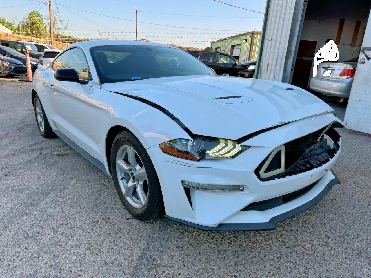 FORD MUSTANG