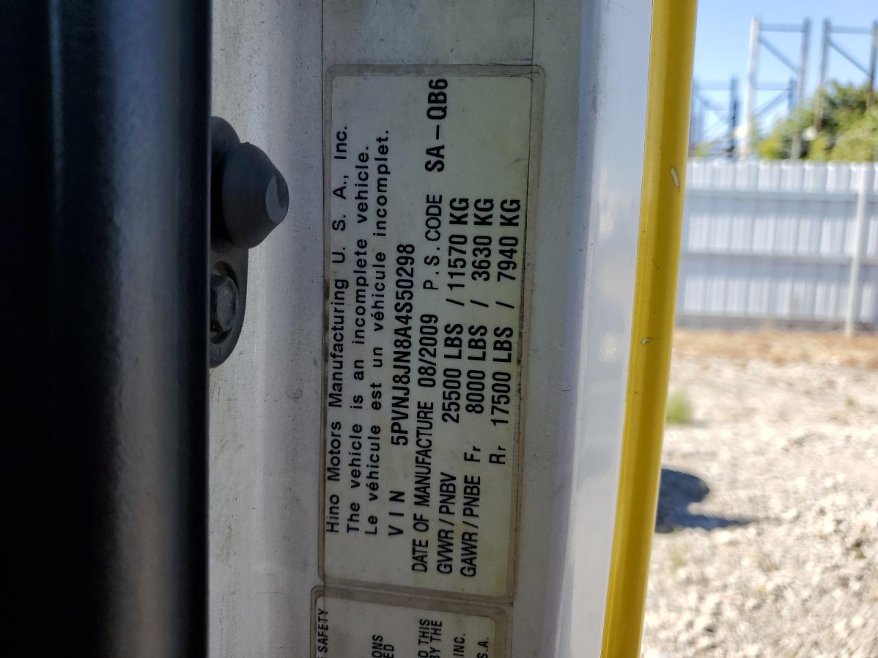 Lot #3302835901 2010 HINO 258/268