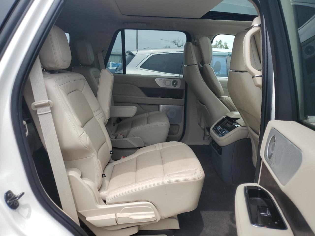 LINCOLN NAVIGATOR RESERVE