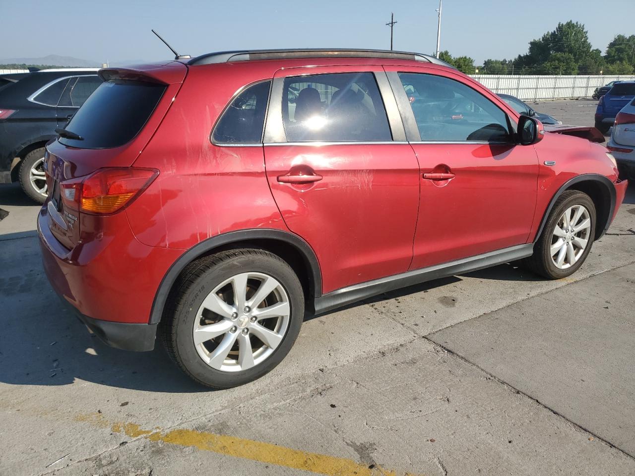 MITSUBISHI OUTLANDER SE