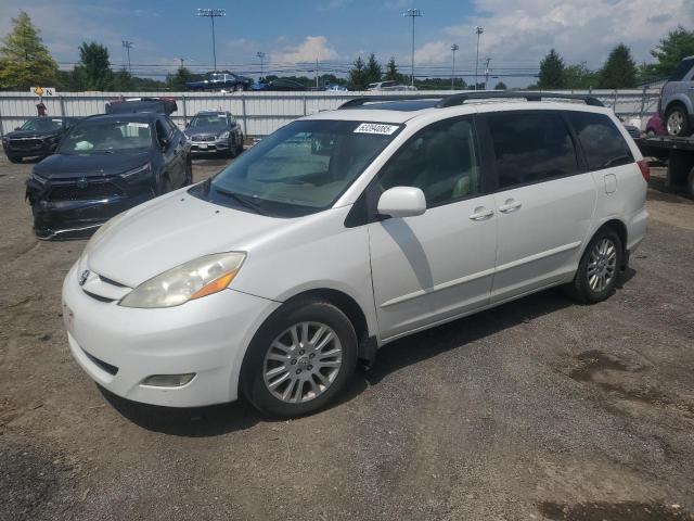 TOYOTA SIENNA XLE