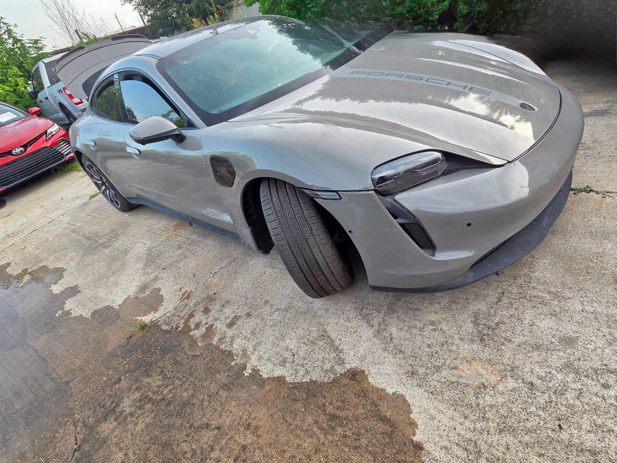 PORSCHE TAYCAN