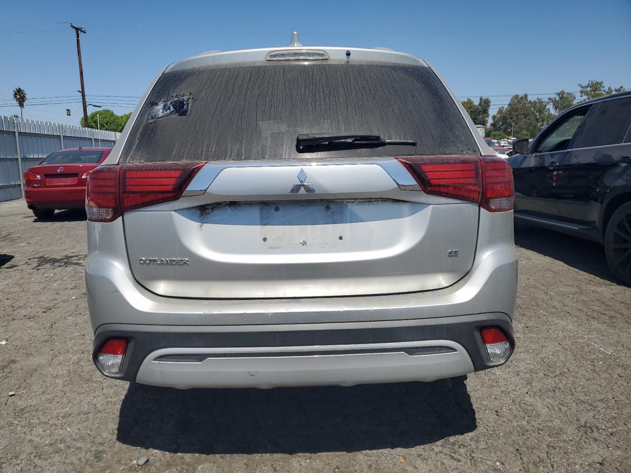 MITSUBISHI OUTLANDER SE
