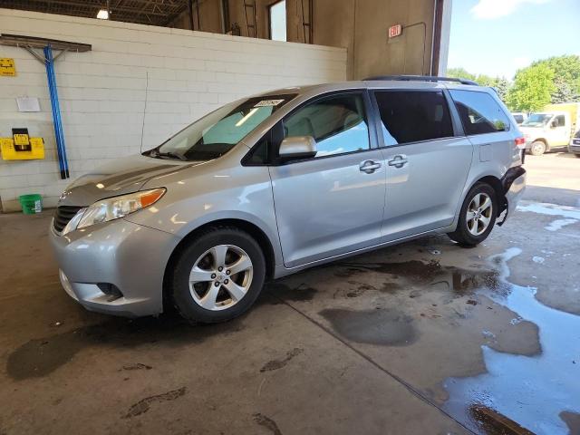 TOYOTA SIENNA LE