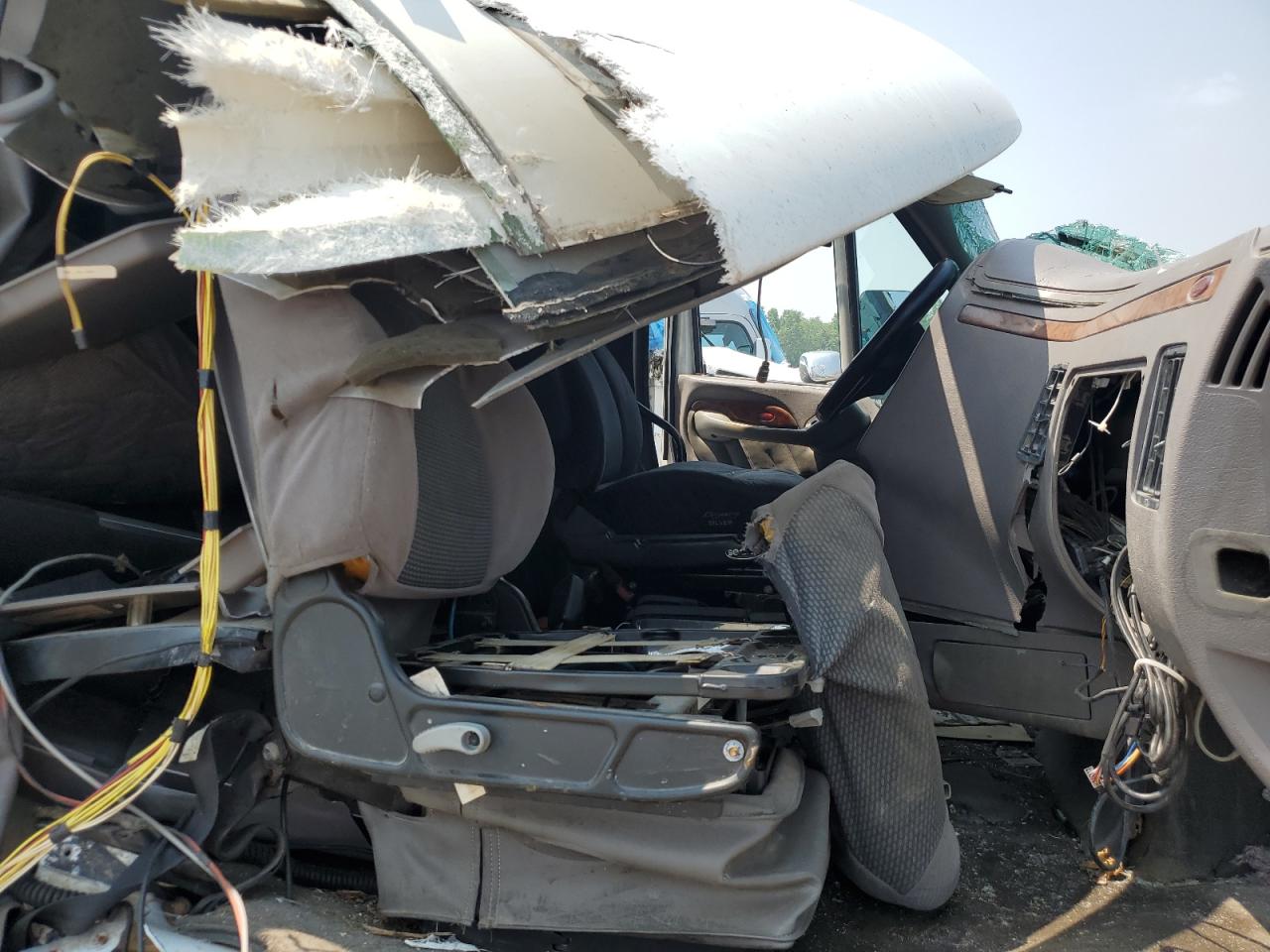 Lot #3240987186 2011 PETERBILT 387