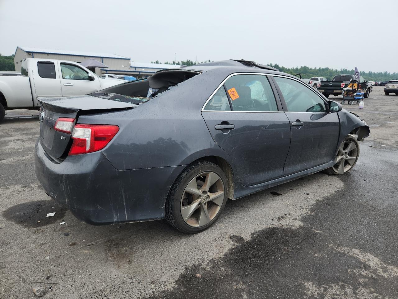 TOYOTA CAMRY SE