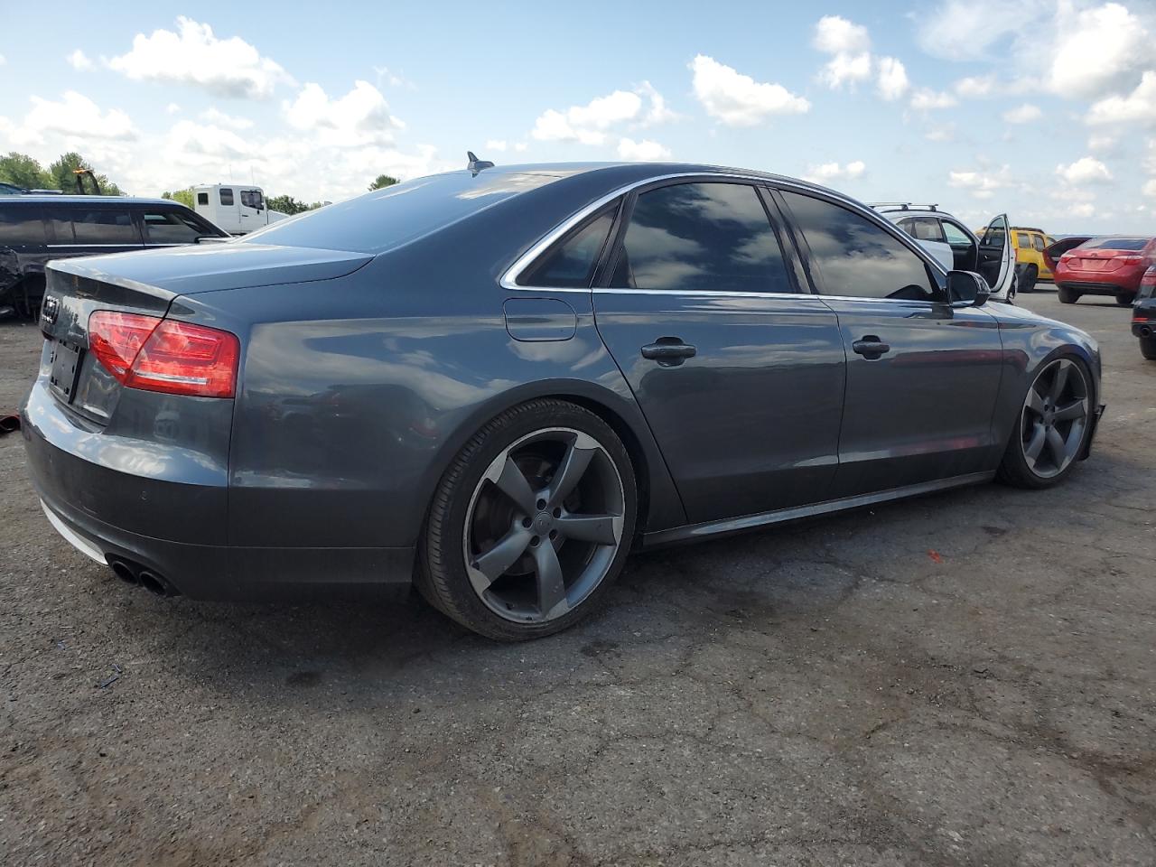 AUDI S8 QUATTRO