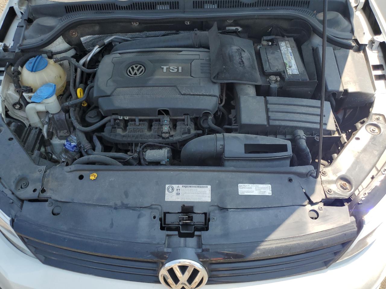 VOLKSWAGEN JETTA SE