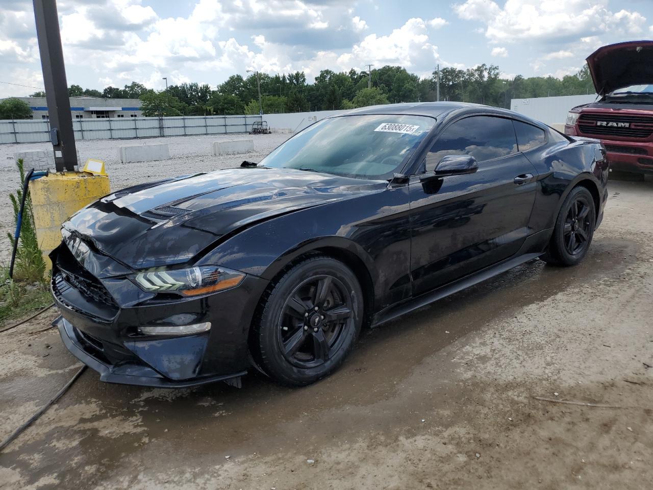 FORD MUSTANG