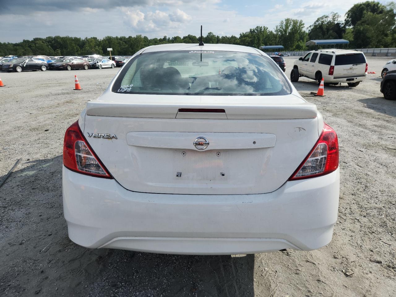 NISSAN VERSA S