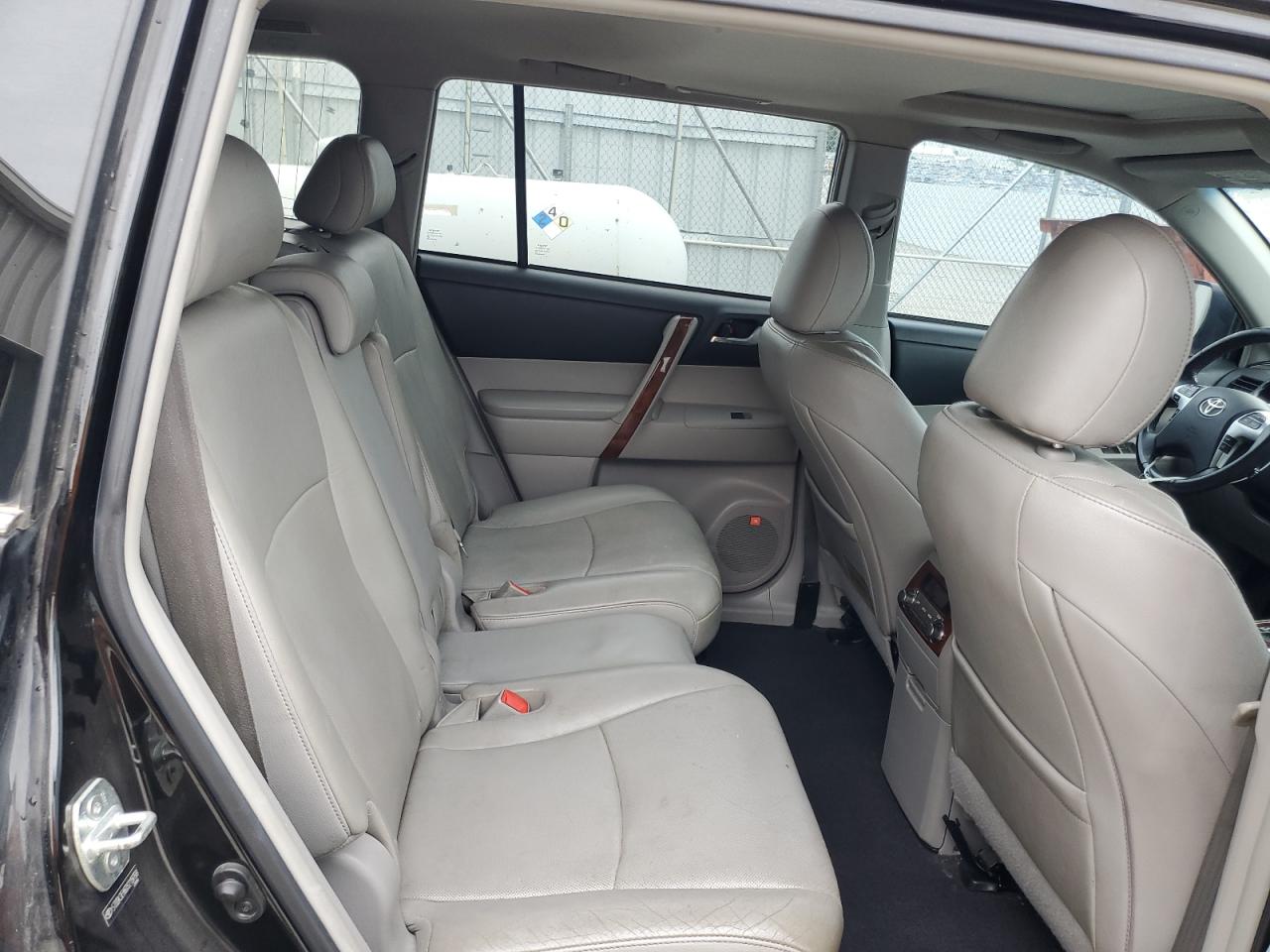 TOYOTA HIGHLANDER LIMITED