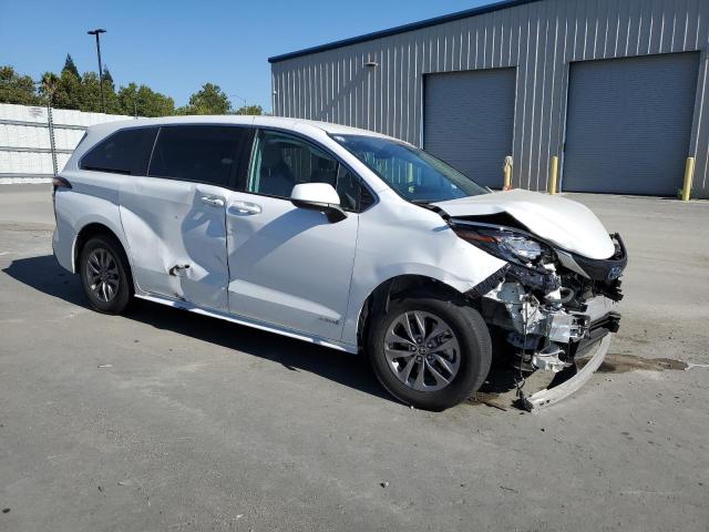 2021 TOYOTA SIENNA LE 5TDKRKEC2MS002493
