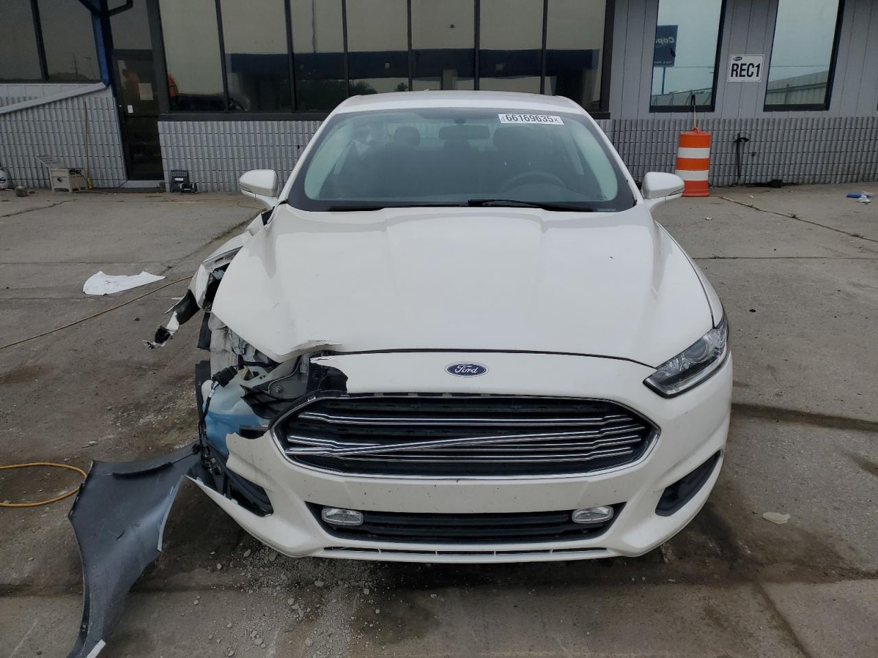 FORD FUSION SE